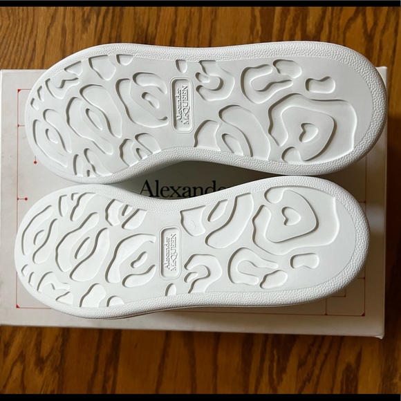 😊SOLD😊 Alexander McQueen Women's White and Gold Oversized Sneakers in 40.5 - Picture 8 of 8